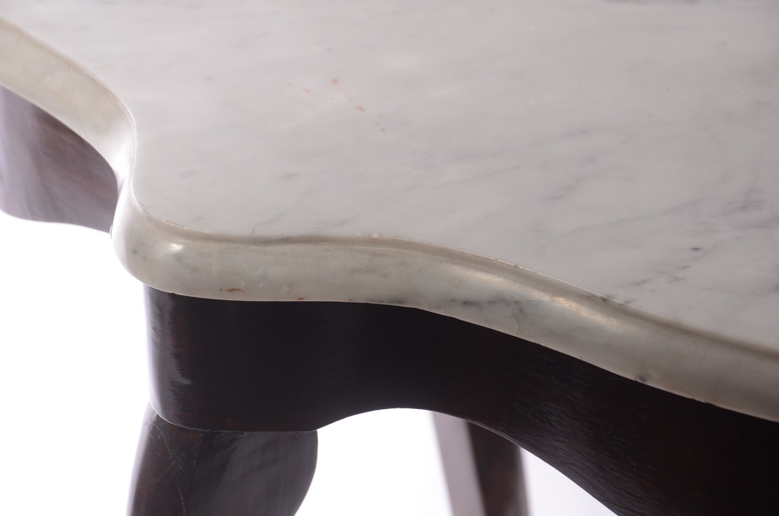 Mesa de apresentação de madeira nobre, estilo Luis Felipe, tampo de... - foto 4 de 4