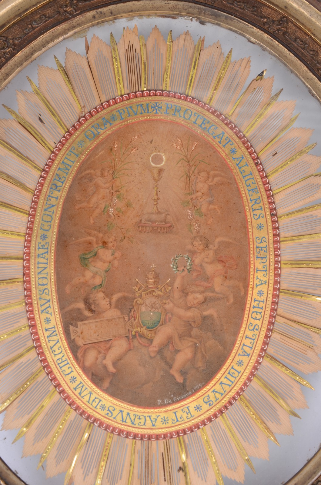 Peça sacra com figura de anjos e inscrições, assinada P. De Simone... - foto 2 de 5