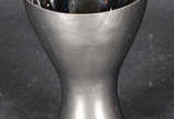 Vaso de cristal espelhado, parte interna vermei . - Vaso de cristal espelhado, parte interna vermei .