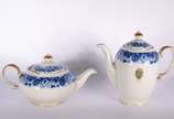 KPM (1831-1971),  - Serviço para chá, café e bolo de porcelana polonesa KPM - "Cobalt", na cor branca com guirlandas azuis florais e realces dourados, composto de: 12 xíc
