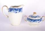 KPM (1831-1971),  - Serviço para chá, café e bolo de porcelana polonesa KPM - "Cobalt", na cor branca com guirlandas azuis florais e realces dourados, composto de: 12 xíc