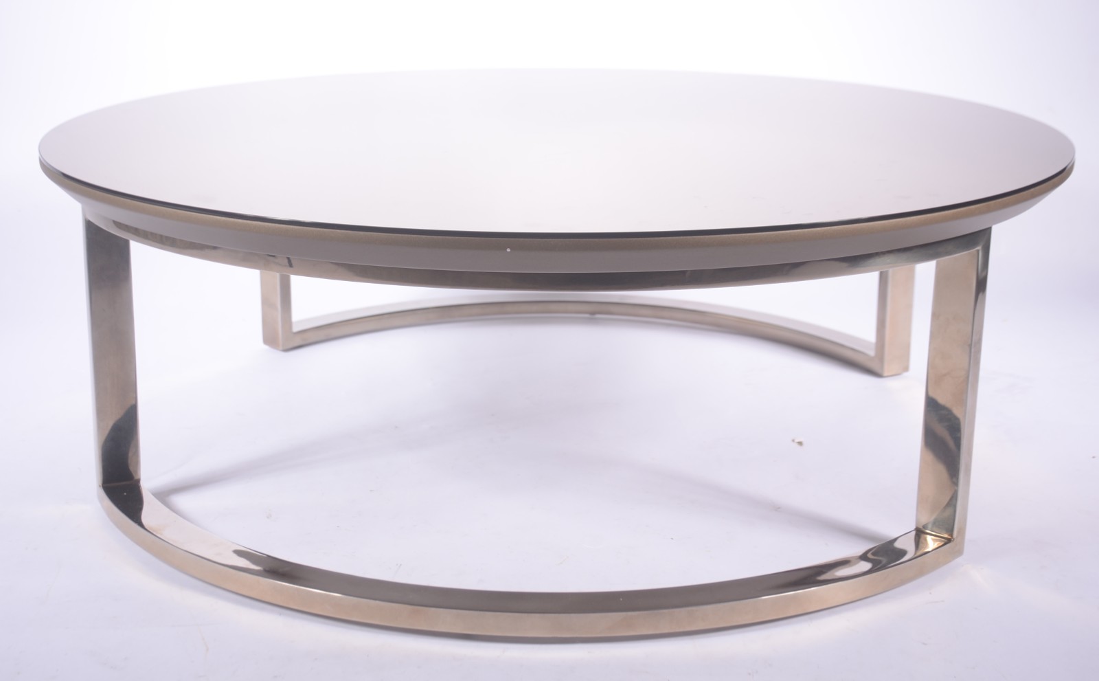 Mesa de centro com base de metal e tampo espelhado. Design moderno. - foto 5 de 7