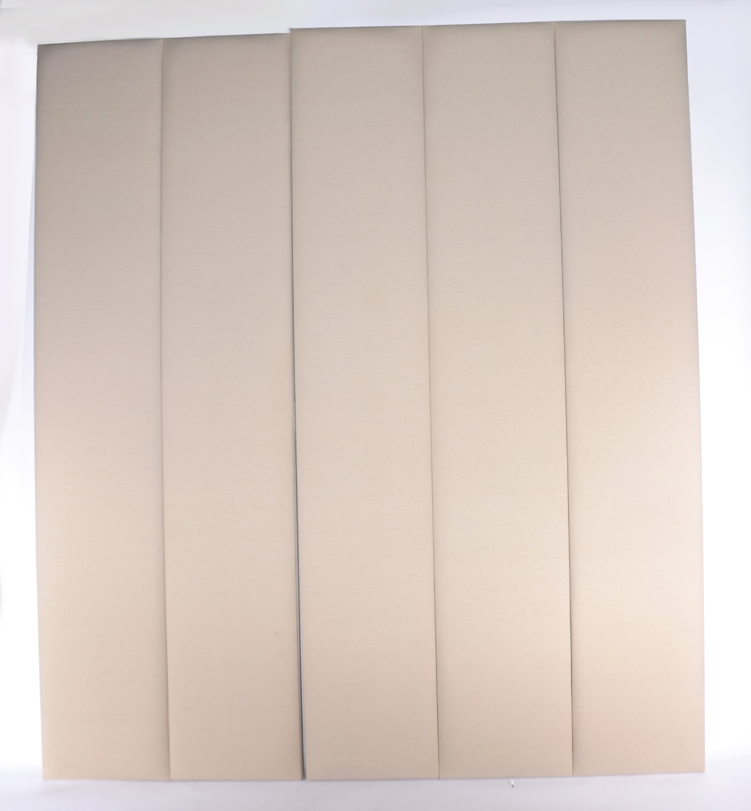 Painel para cabeceira de cama estofado e forrado com tecido na cor... - foto 4 de 6