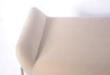 Banco "Lina" para pés de cama, estofado e forra... - Banco "Lina" para pés de cama, estofado e forrada em tecido cinza. Design moderno. Excelente estado. Comprado na loja Lider Interiores, Casa Sho...