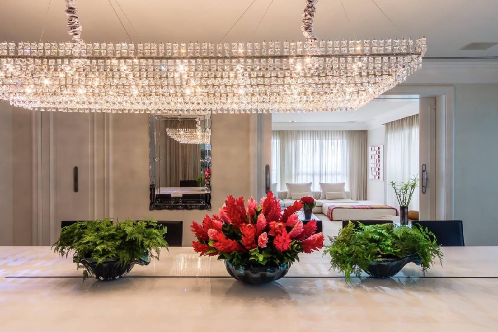 Lustre pendente com cristais tchecos e aço inox da Loja Scatto. Foto... - foto 1 de 2