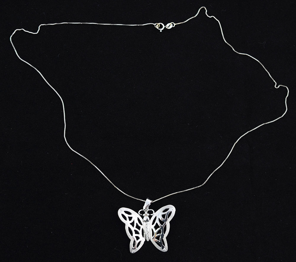 Pendente "borboleta" e seu cordão de ouro branco 18 k e... - foto 2 de 2
