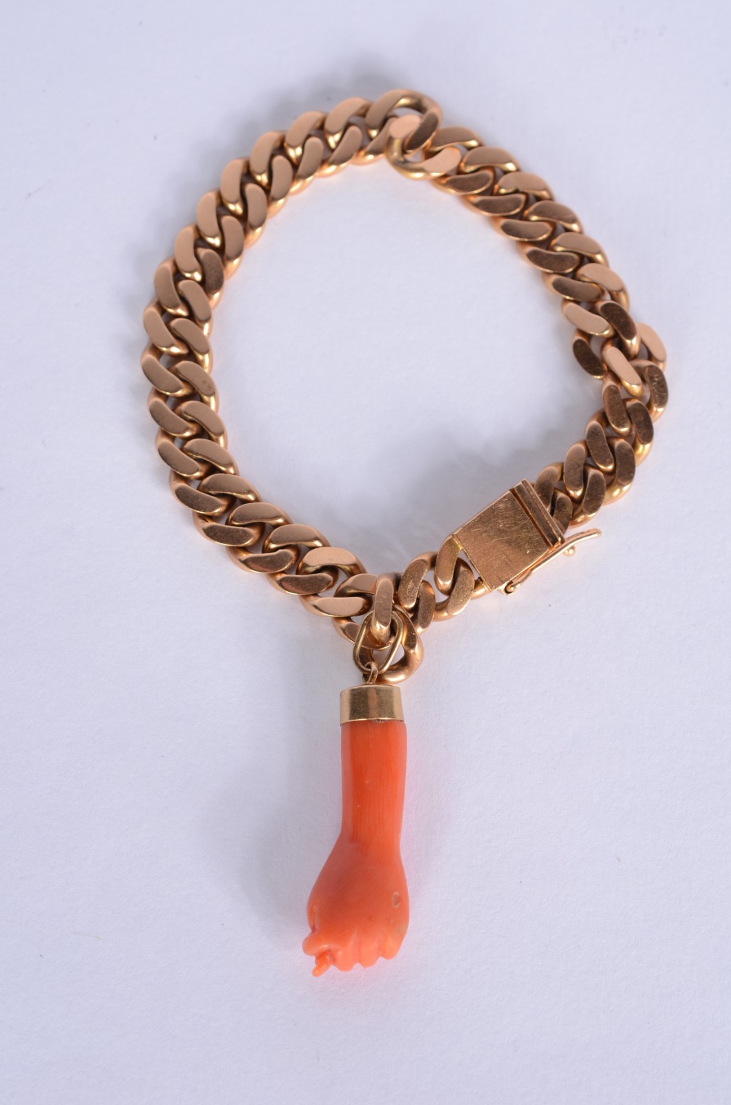 Pulseira de ouro 18 k., elos "batidos" portugueses, pendente na forma... - foto 1 de 4