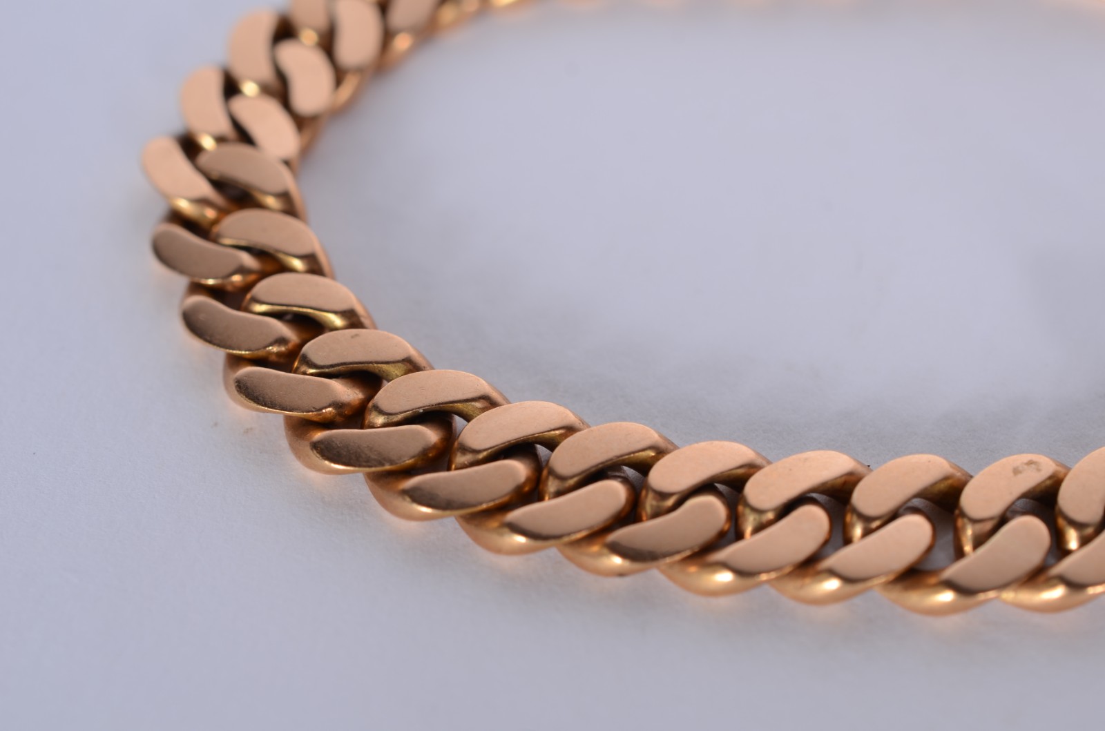 Pulseira de ouro 18 k., elos "batidos" portugueses, pendente na forma... - foto 2 de 4