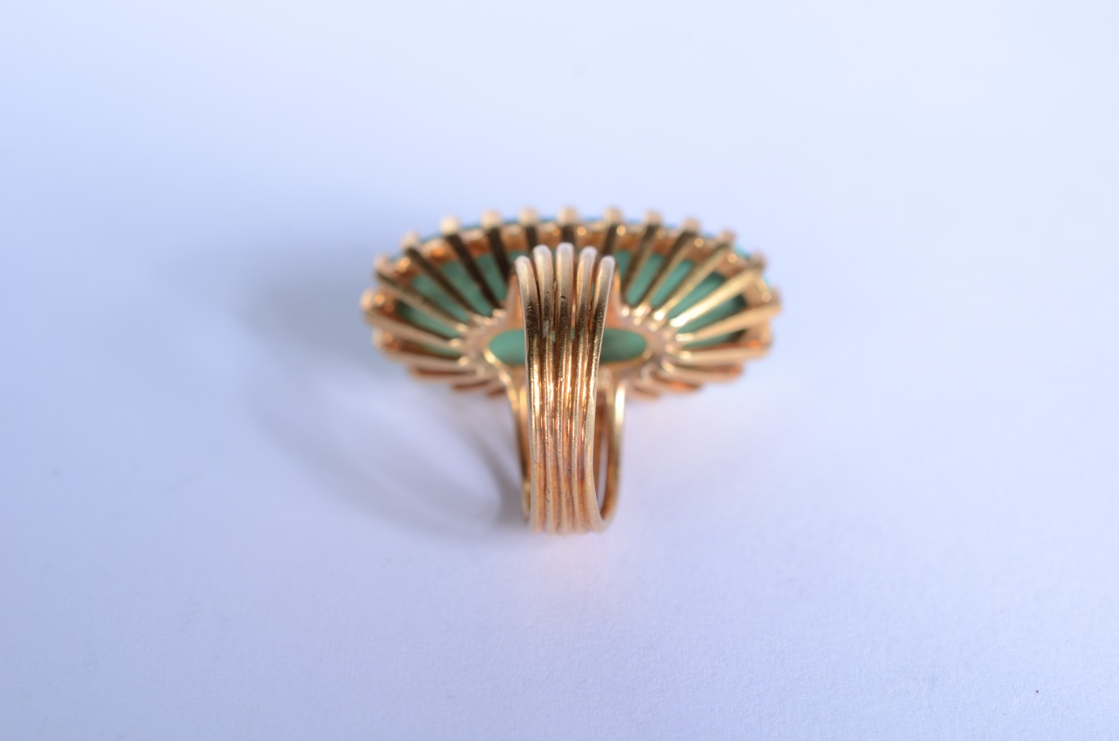 Anel de ouro 18 k., com pedra turquesa, aro 8. (Por motivos de... - foto 3 de 5
