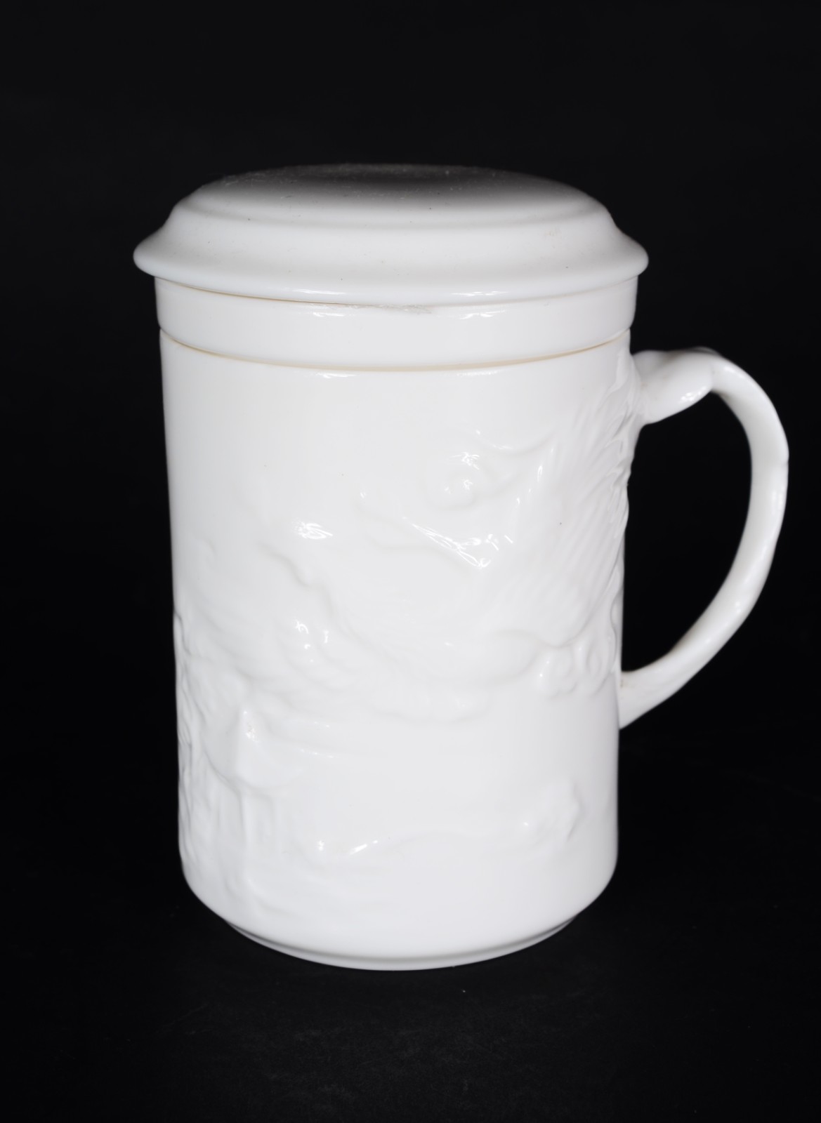 Caneca para chá com coador interno de cerâmica branca decorada com... - foto 1 de 7