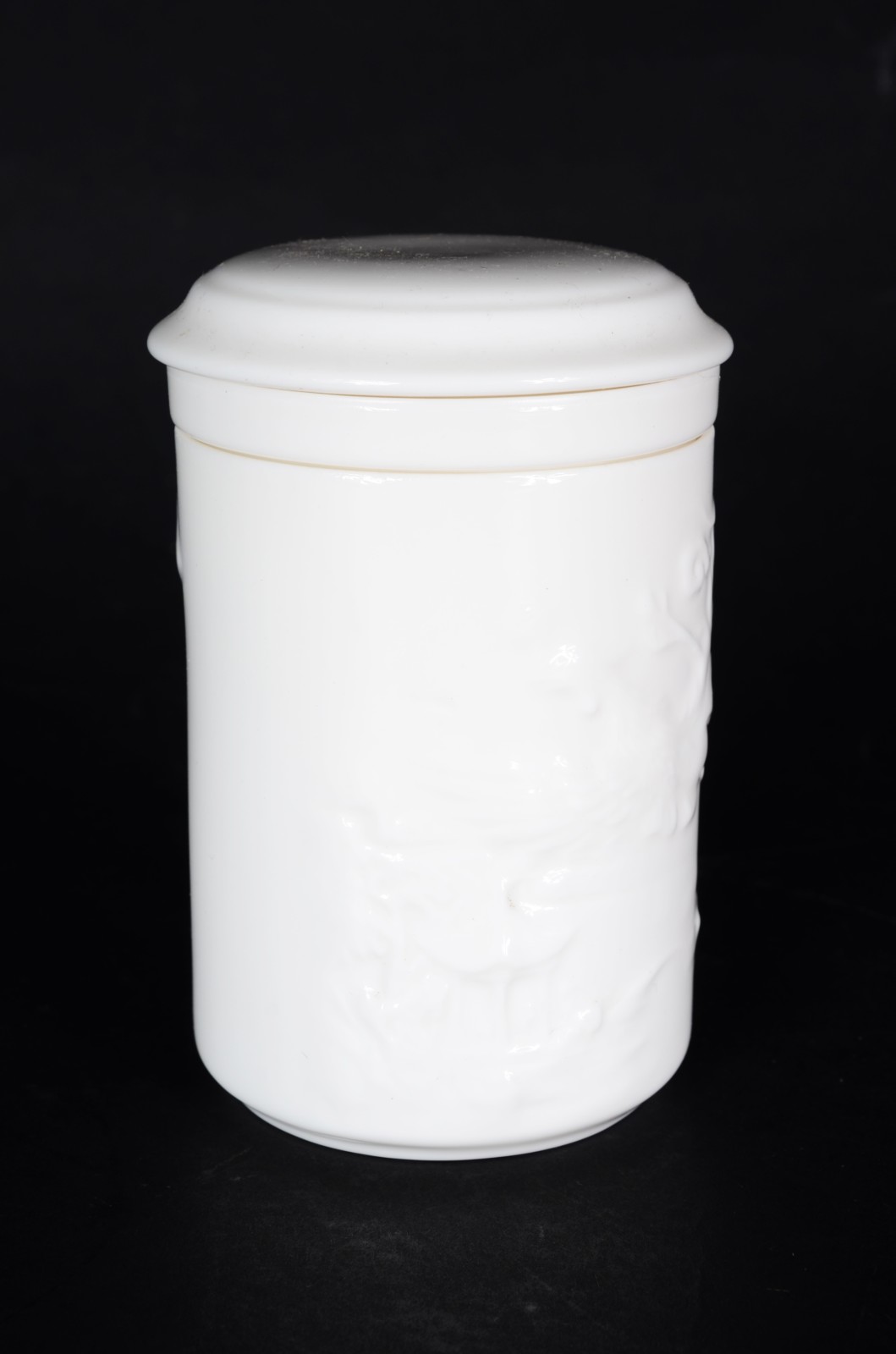 Caneca para chá com coador interno de cerâmica branca decorada com... - foto 5 de 7