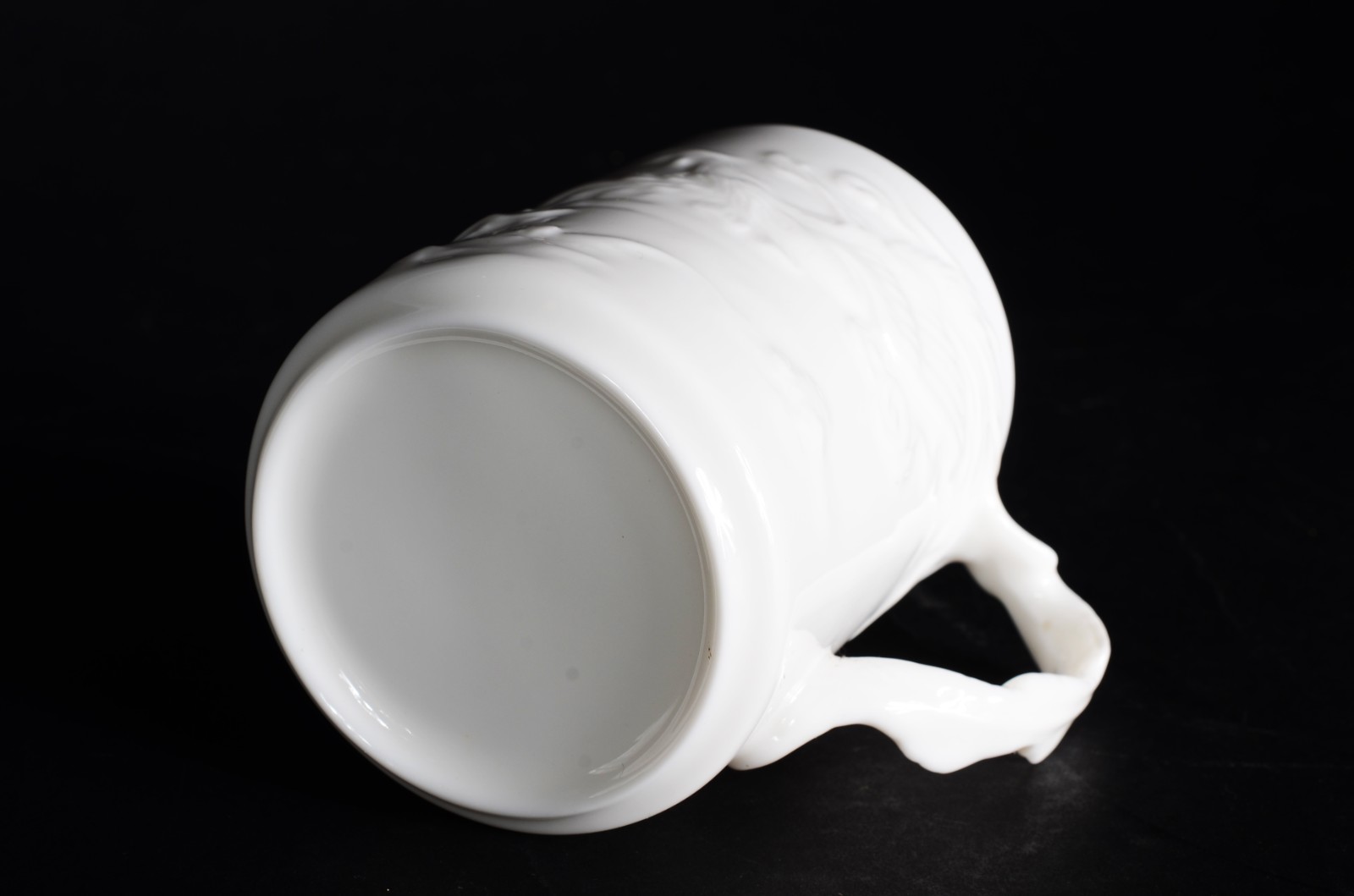 Caneca para chá com coador interno de cerâmica branca decorada com... - foto 7 de 7