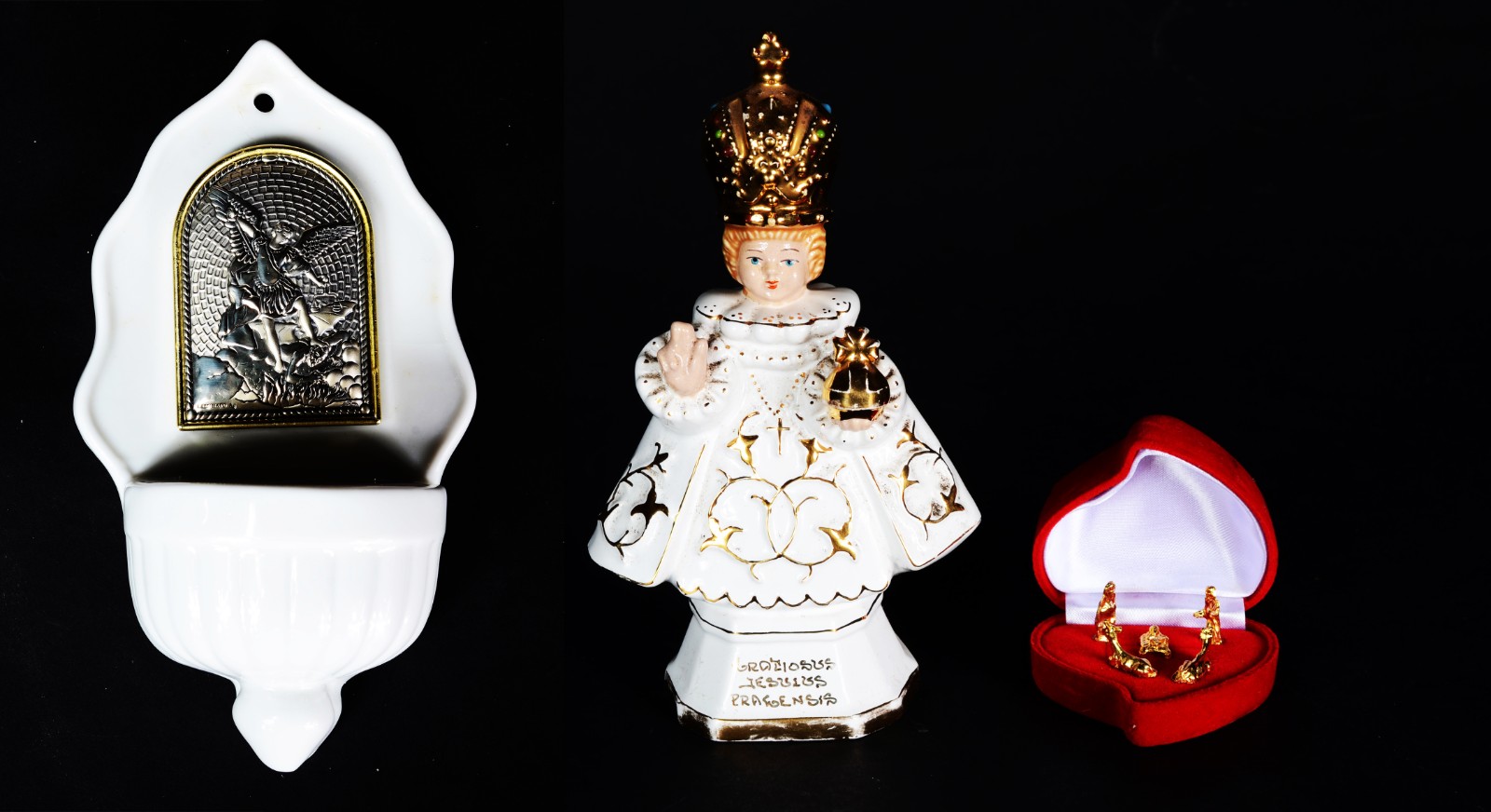 Diversas peças sacras, sendo: porta água benta de porcelana com placa... - foto 1 de 11