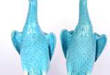 Par de patos de porcelana oriental na cor azul ... - Par de patos de porcelana oriental na cor azul turquesa. Um deles com lascado na asa.
