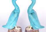 Par de patos de porcelana oriental na cor azul ... - Par de patos de porcelana oriental na cor azul turquesa. Um deles com lascado na asa.