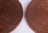 Conjunto de 10 sousplats e 9 porta copos de sis... - Conjunto de 10 sousplats e 9 porta copos de sisal. Total: 19 peças.