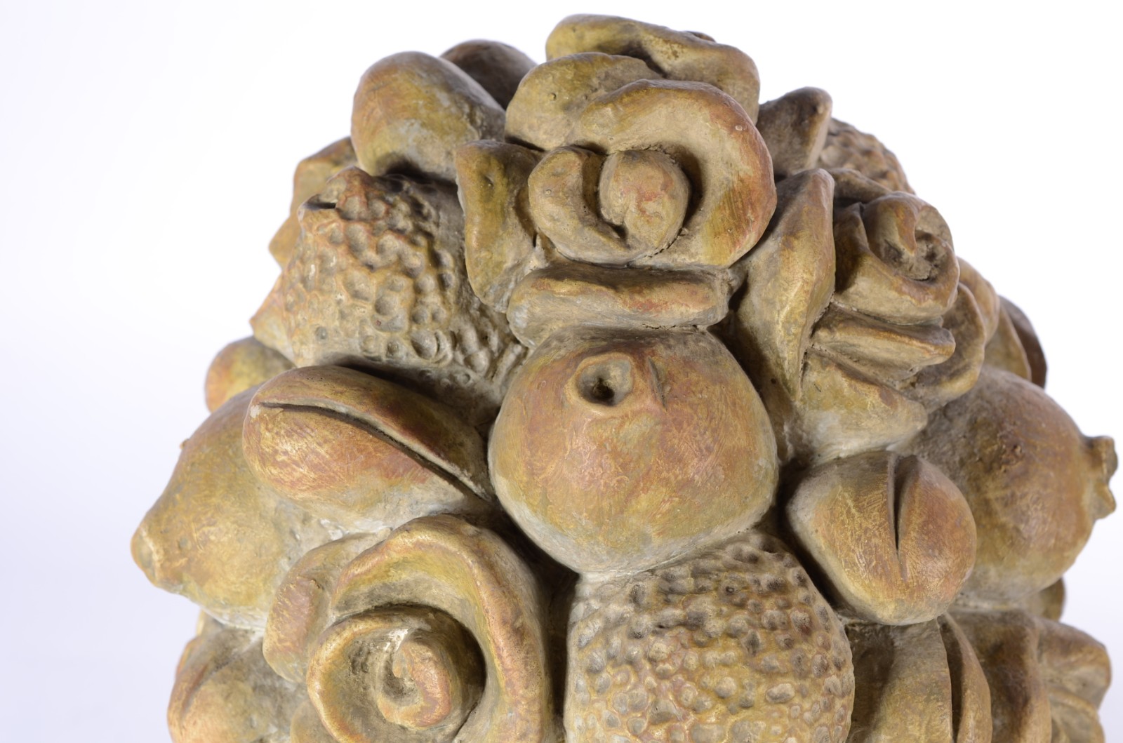 Par de arranjos florais decorativos em estuque policromado. - foto 6 de 11