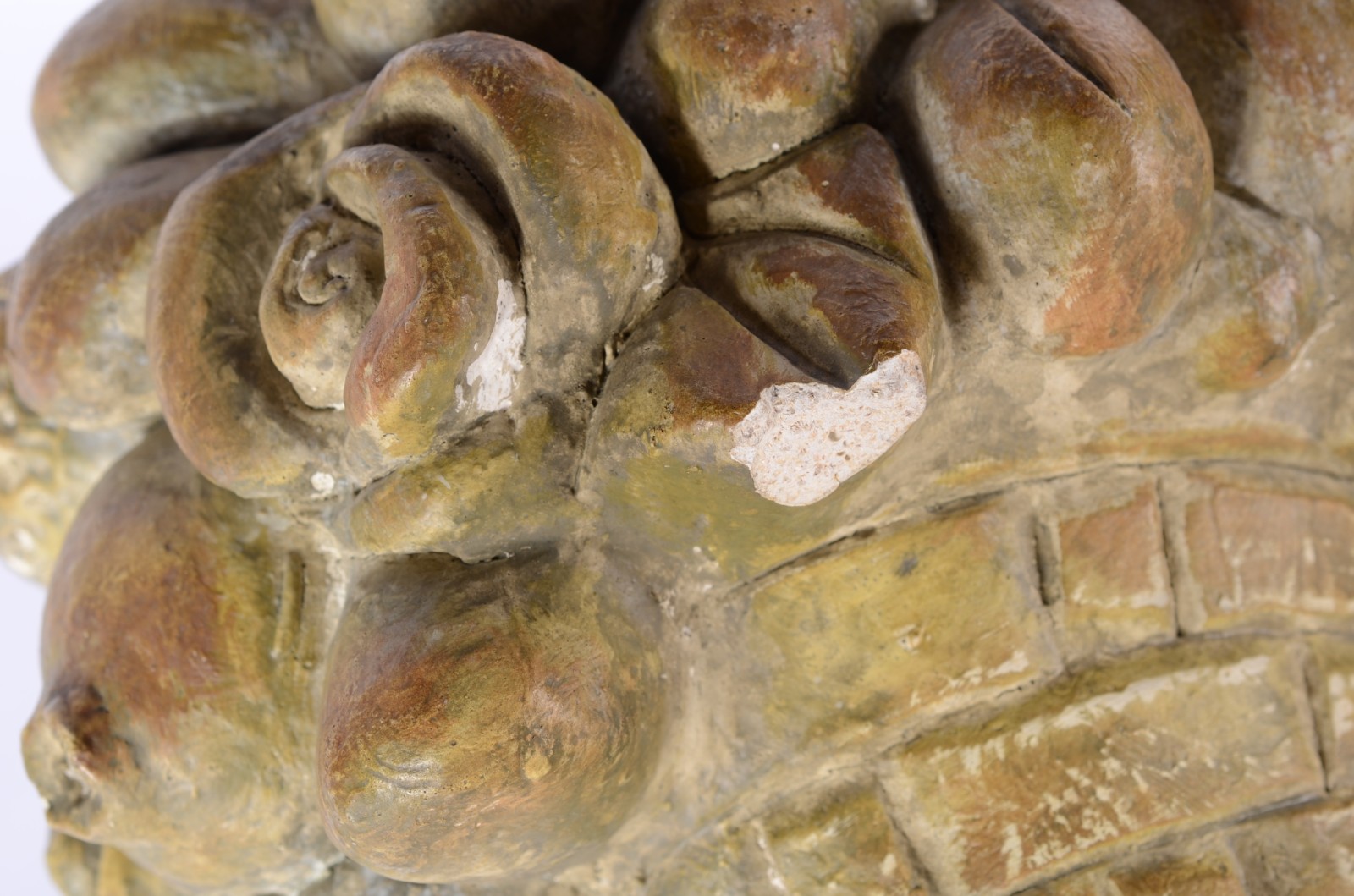 Par de arranjos florais decorativos em estuque policromado. - foto 10 de 11
