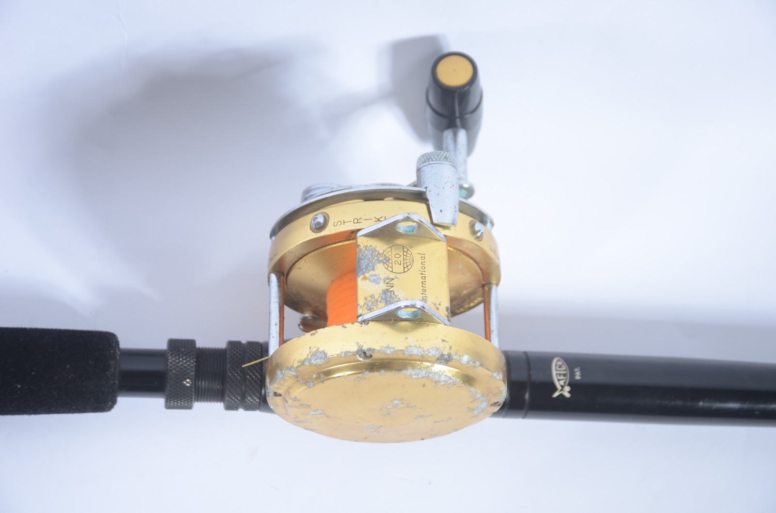 Vara de pescar vintage com carretilha de pesca oceânica (Penn... - foto 7 de 11