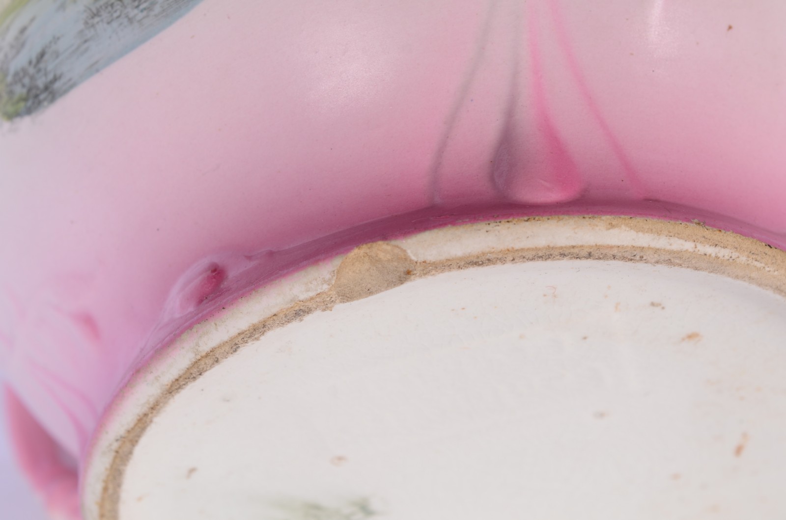 Duas peças de porcelana, sendo: escarradeira e urinol com tampa de... - foto 10 de 10