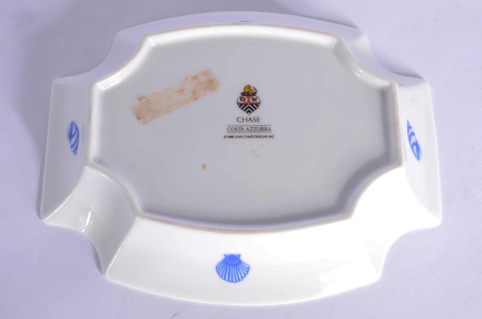 Quatro peças diversas, sendo: bowl com dragão, bule de porcelana com... - foto 9 de 11