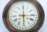 Ansonia Clock Company (1851-2006),  - Relógio de parede com caixa de madeira, mostrador com algarismos romanos e calendários externo com os dias do mes. Acompanha a chave. Desgastes. Máqui