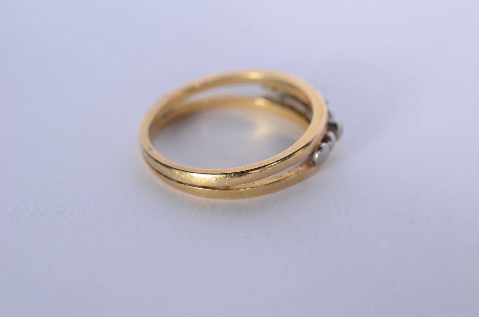 Anel de ouro 18 k., com brilhantes, aro 20. Faltando um brilhante... - foto 2 de 6