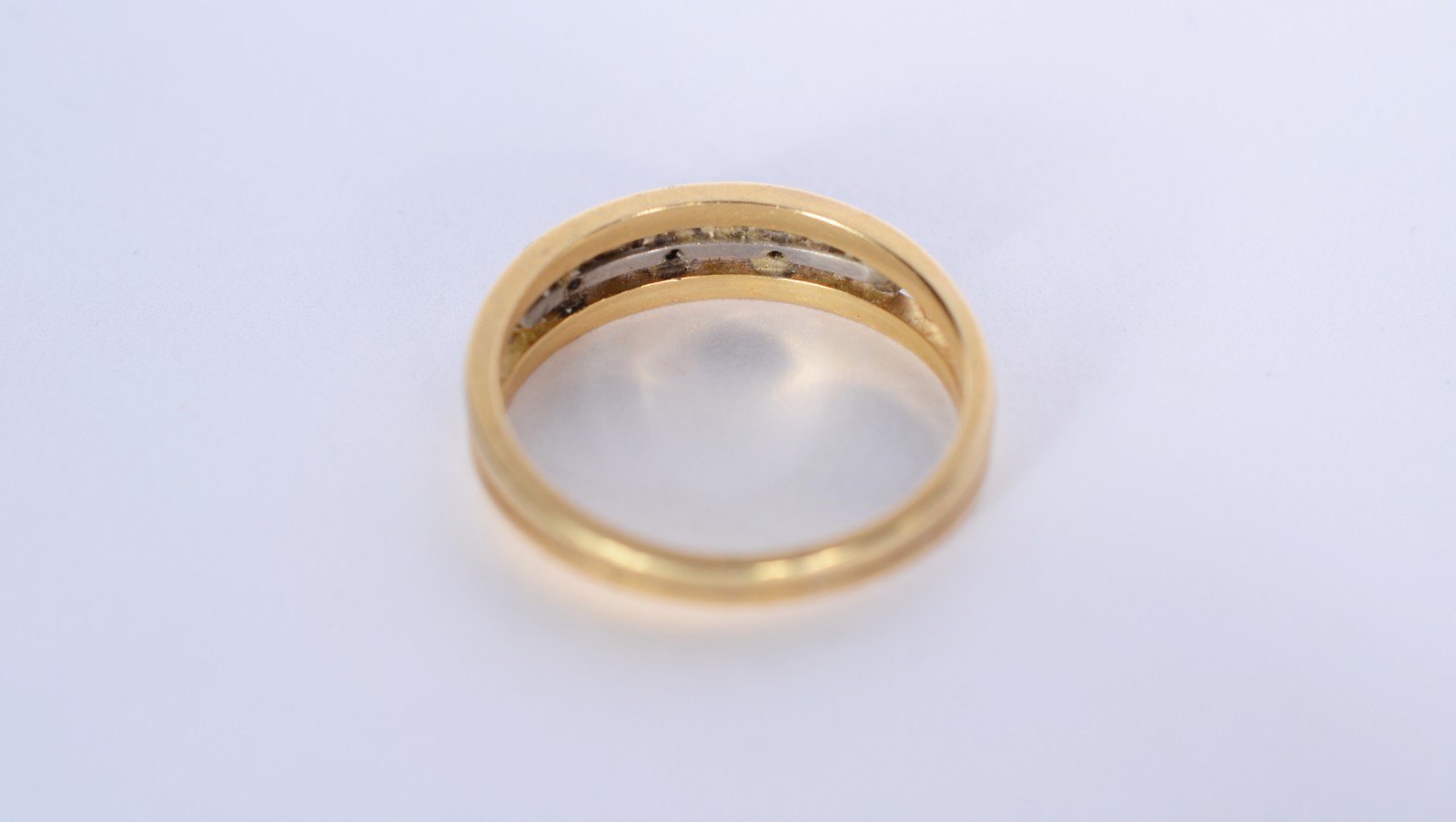 Anel de ouro 18 k., com brilhantes, aro 20. Faltando um brilhante... - foto 4 de 6