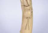 Antiga escultura chinesa em marfim retratando Z... - Antiga escultura chinesa em marfim retratando Zhongli Quan, um dos Oito Imortais Taoístas, conhecido também pelo nome de Jidao. Apresenta-se ves...