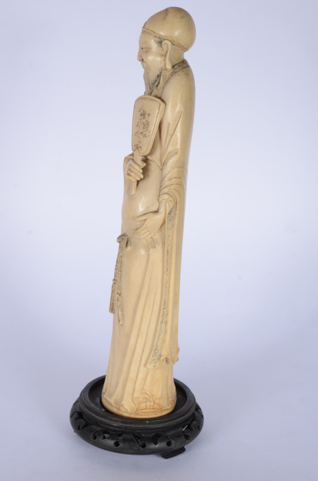 Antiga escultura chinesa em marfim retratando Zhongli Quan, um dos... - foto 4 de 9