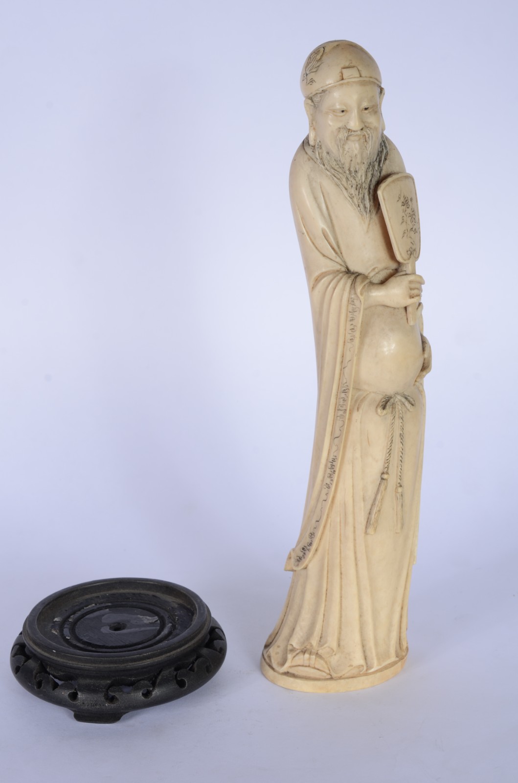 Antiga escultura chinesa em marfim retratando Zhongli Quan, um dos... - foto 8 de 9
