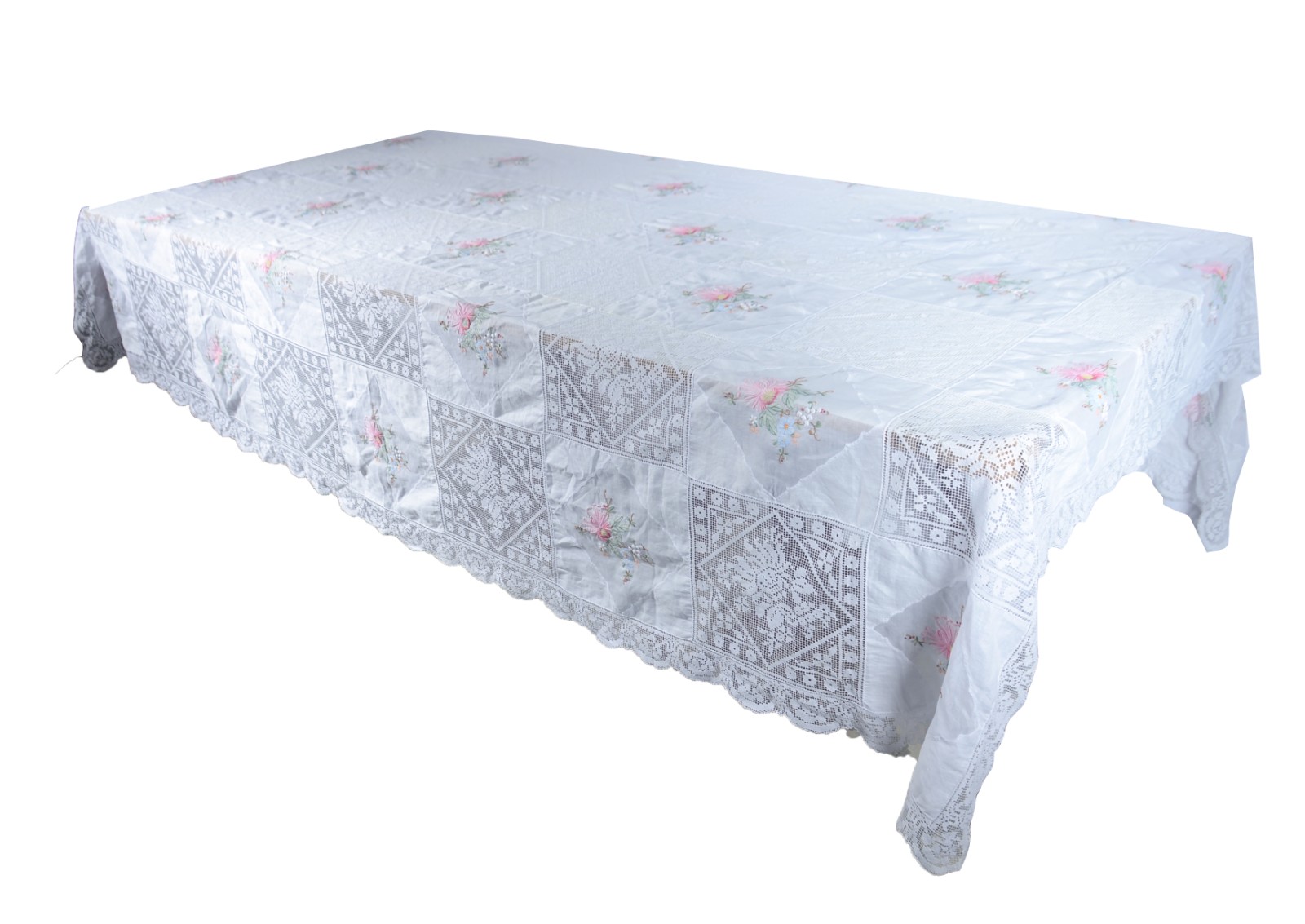 Toalha de mesa em renda "labirinto" e organza branca com bordados... - foto 1 de 7