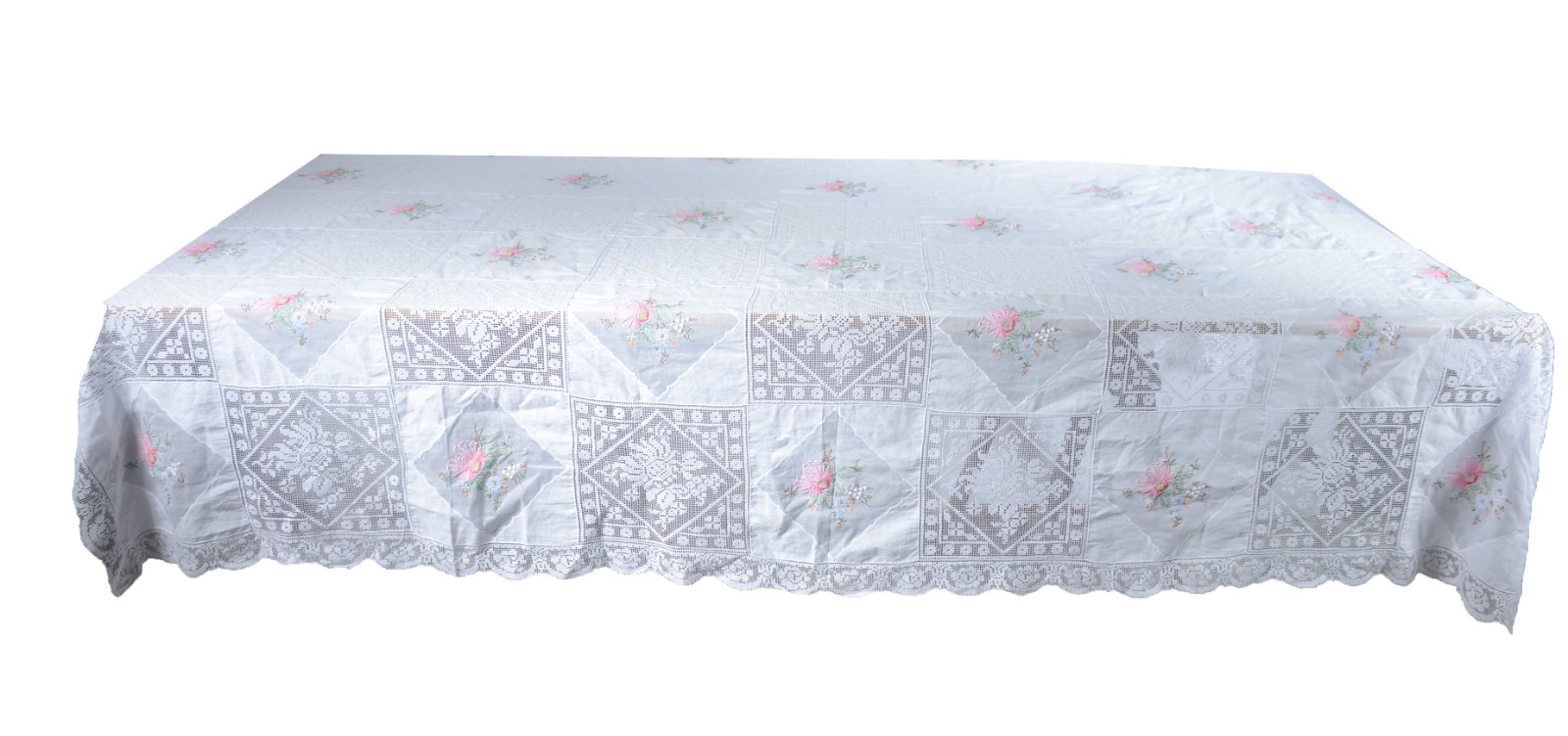 Toalha de mesa em renda "labirinto" e organza branca com bordados... - foto 2 de 7