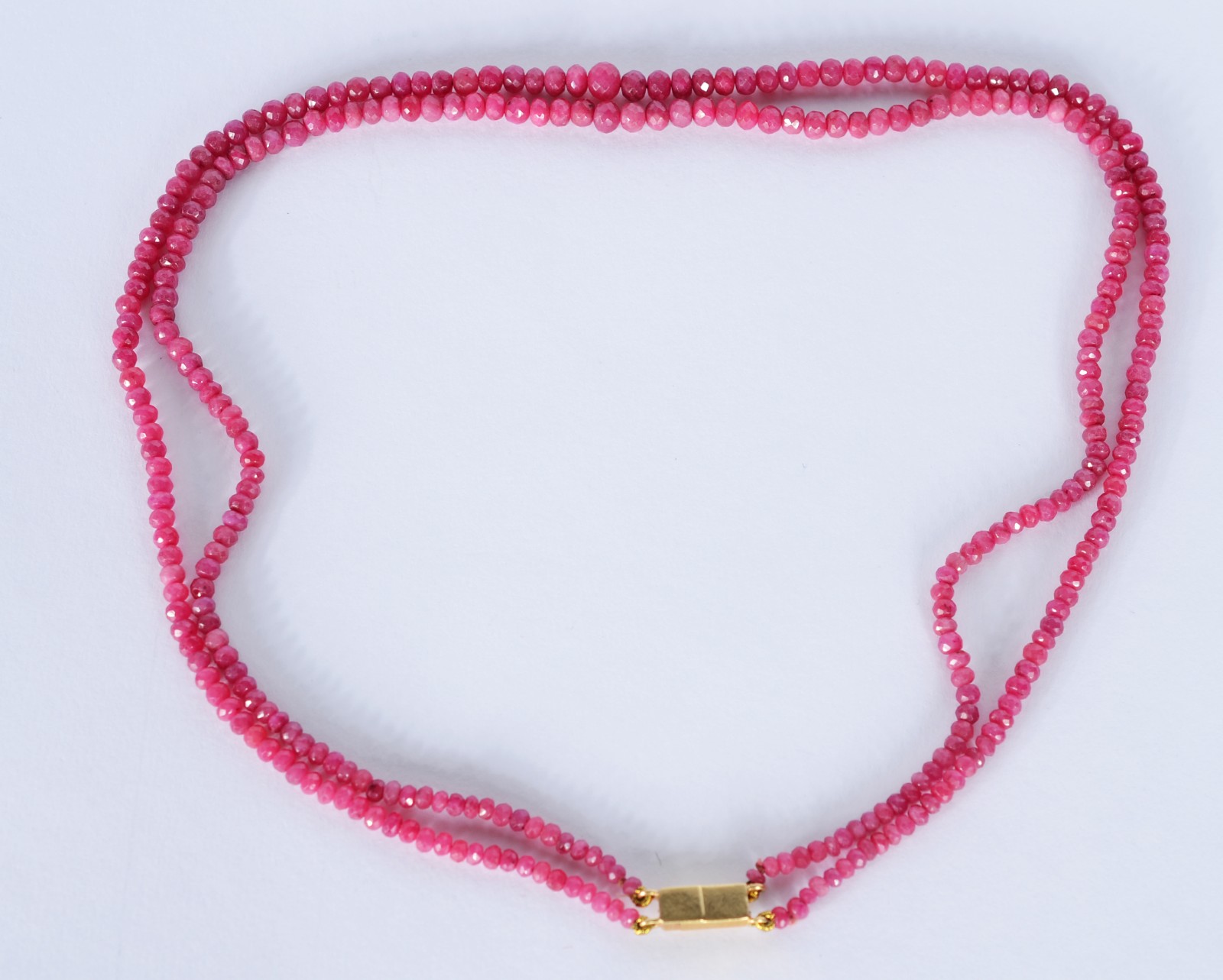 Colar de rubis indianos, fecho de ouro 18 k. (Por motivos de... - foto 1 de 5