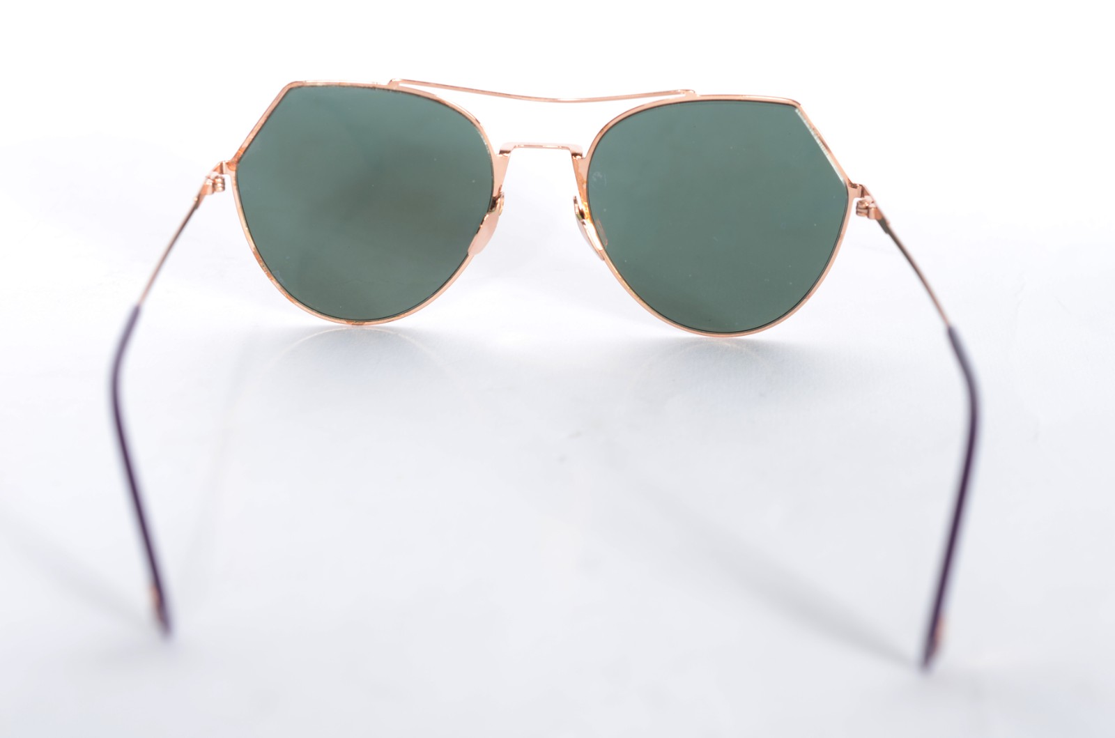 Óculos de sol da Fendi, no estojo. - foto 4 de 8