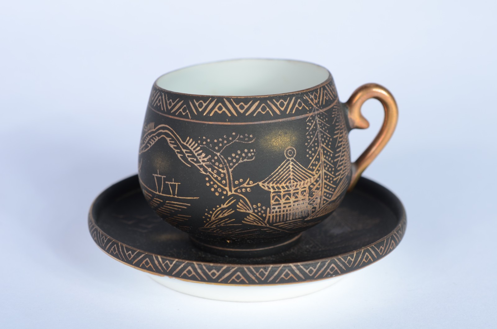 Pequeno serviço de café em fina porcelana "casca de ovo" japonesa... - foto 2 de 9