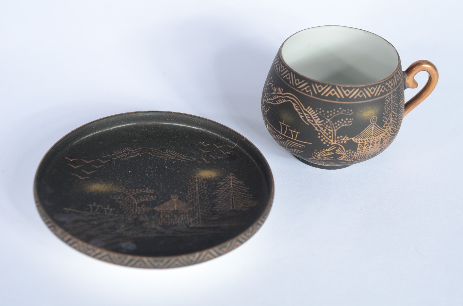 Pequeno serviço de café em fina porcelana "casca de ovo" japonesa... - foto 3 de 9