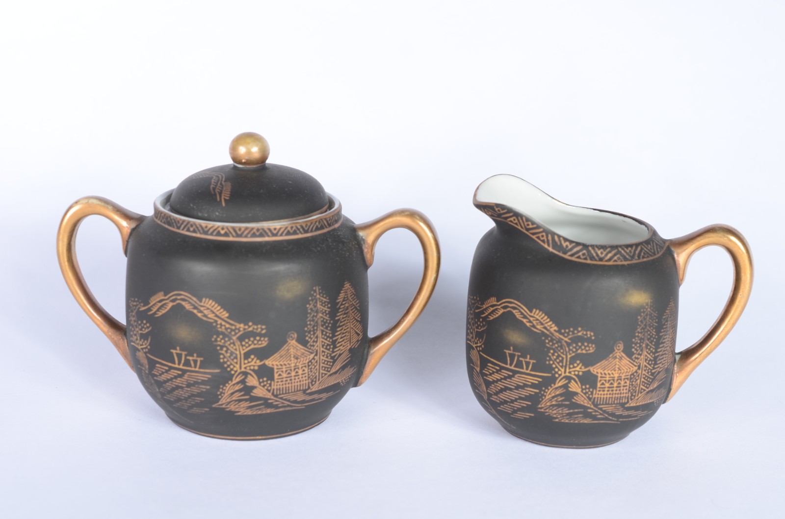 Pequeno serviço de café em fina porcelana "casca de ovo" japonesa... - foto 5 de 9