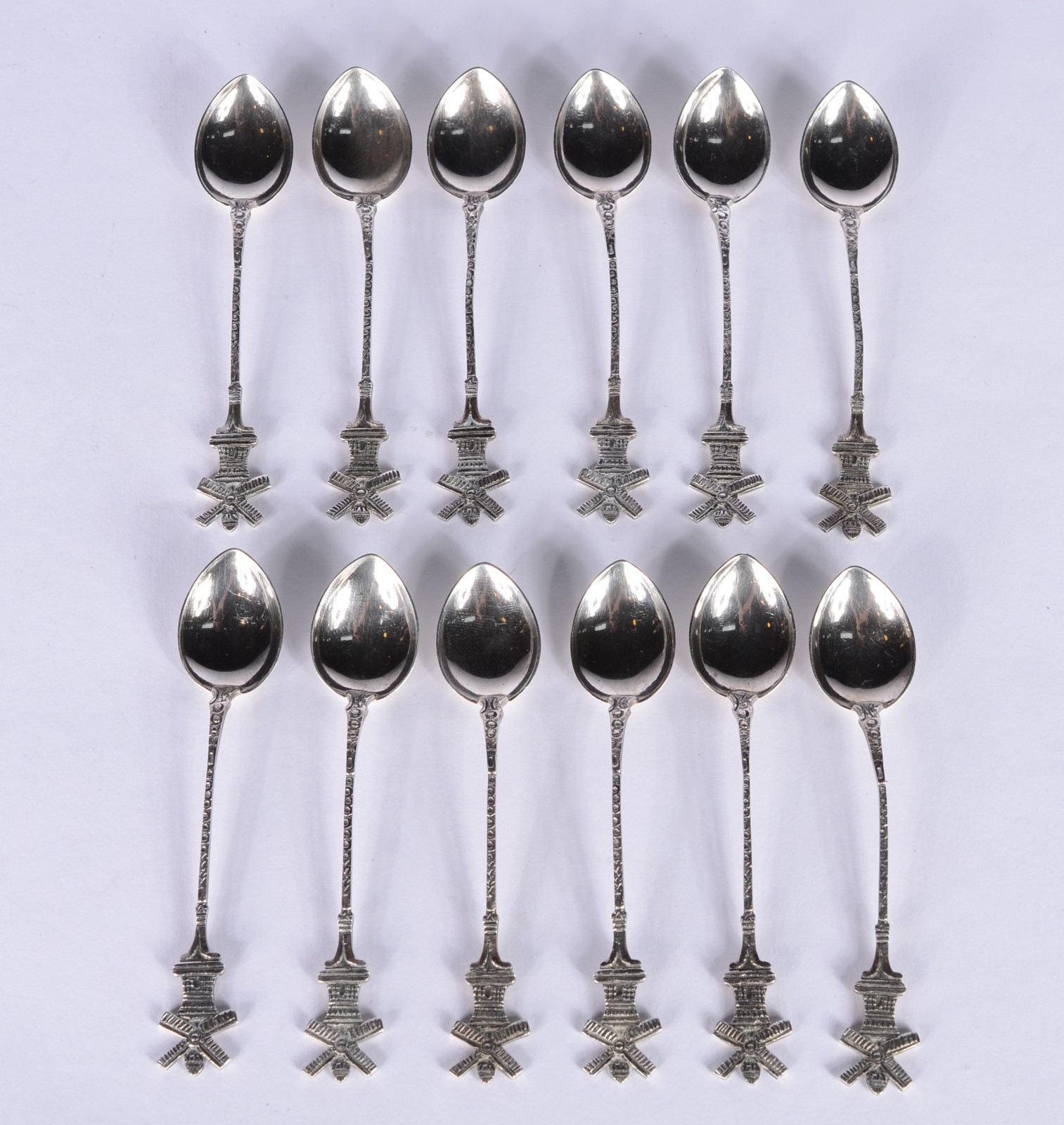Conjunto com 12 colheres para café de prata, contraste 900 mls. Peso... - foto 4 de 7