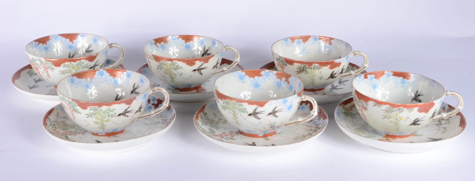 Dois conjuntos com xícaras de chá com pires, sendo 6 de porcelana... - foto 5 de 11