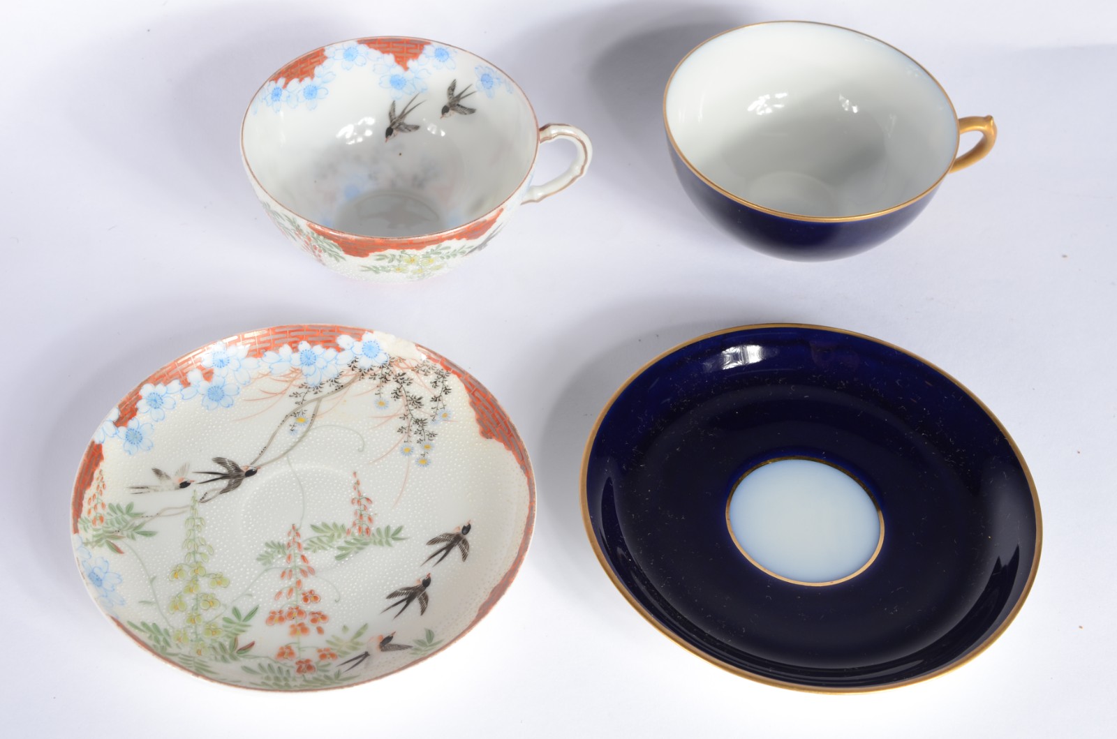 Dois conjuntos com xícaras de chá com pires, sendo 6 de porcelana... - foto 7 de 11