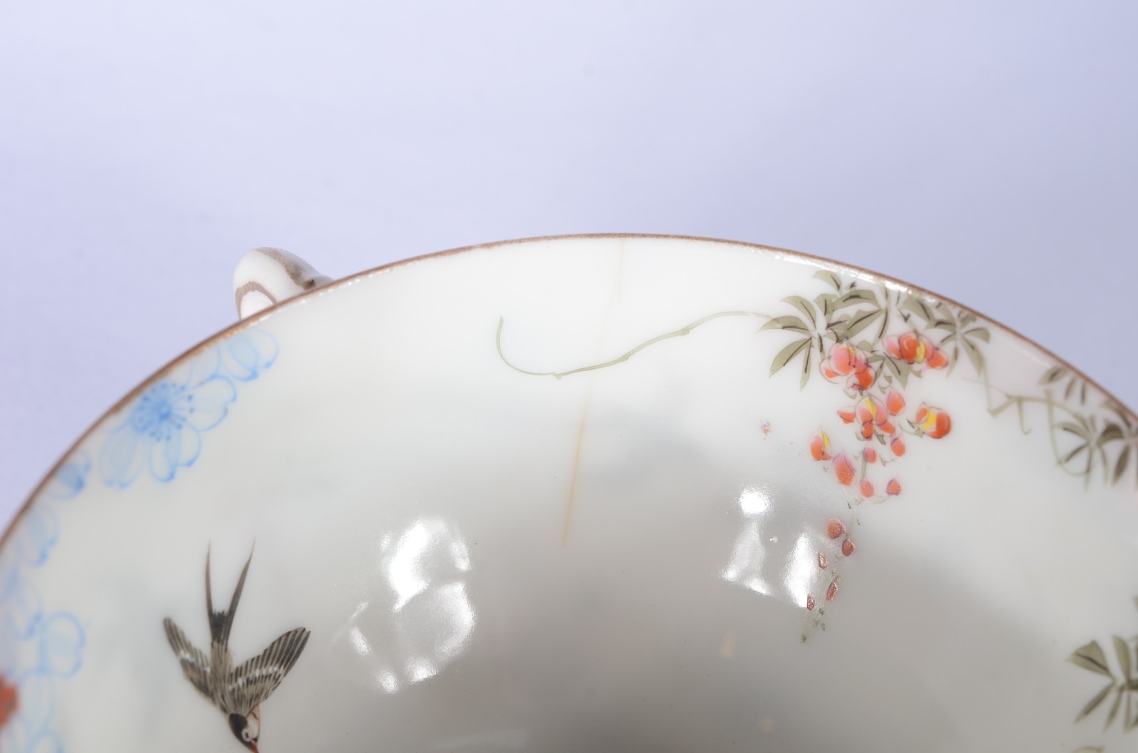 Dois conjuntos com xícaras de chá com pires, sendo 6 de porcelana... - foto 10 de 11