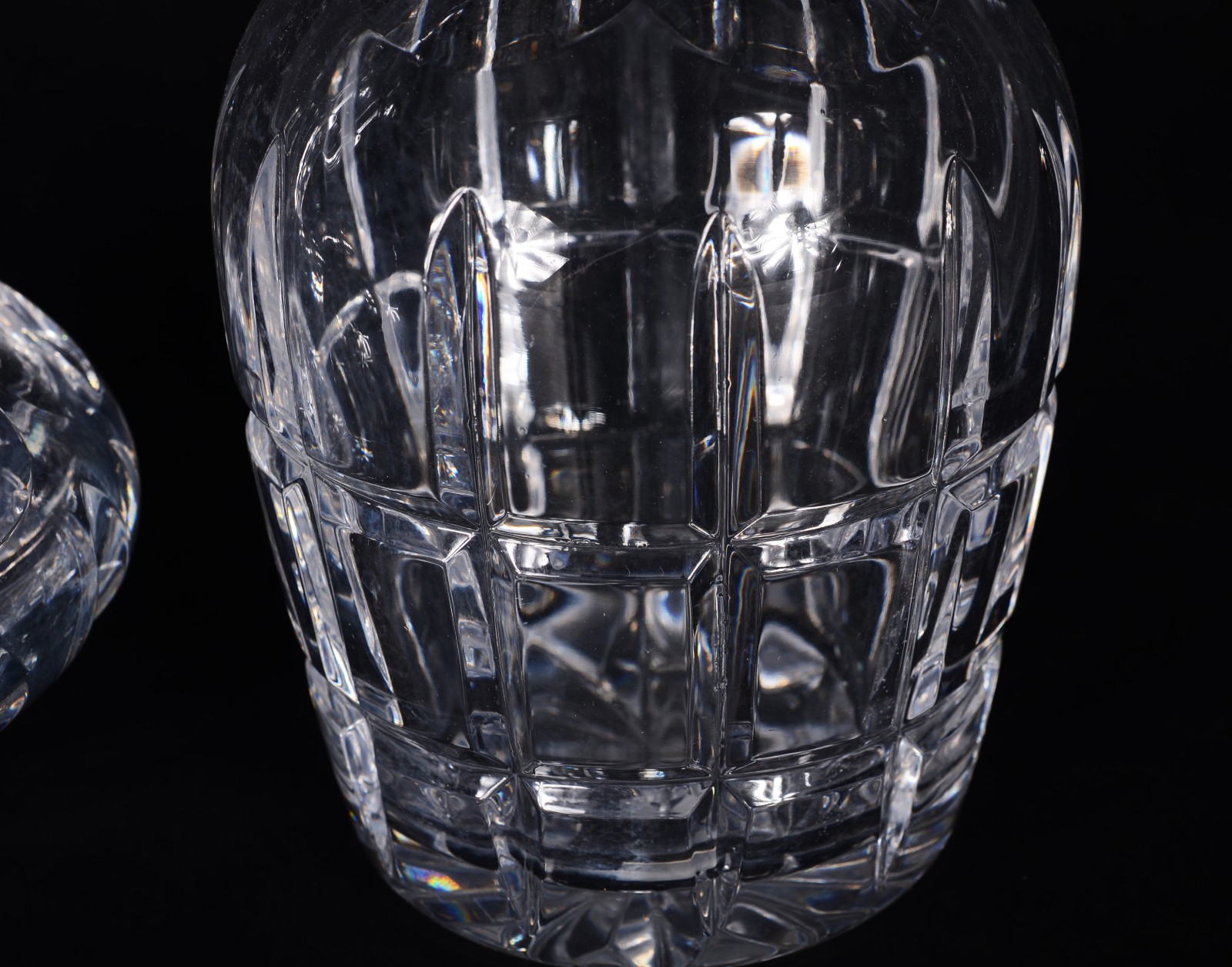 Duas garrafas de cristal europeu, diversos formatos e lapidações. - foto 3 de 10