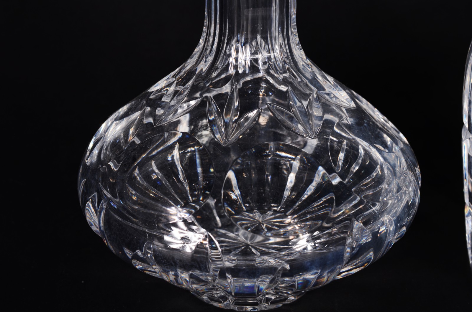 Duas garrafas de cristal europeu, diversos formatos e lapidações. - foto 4 de 10