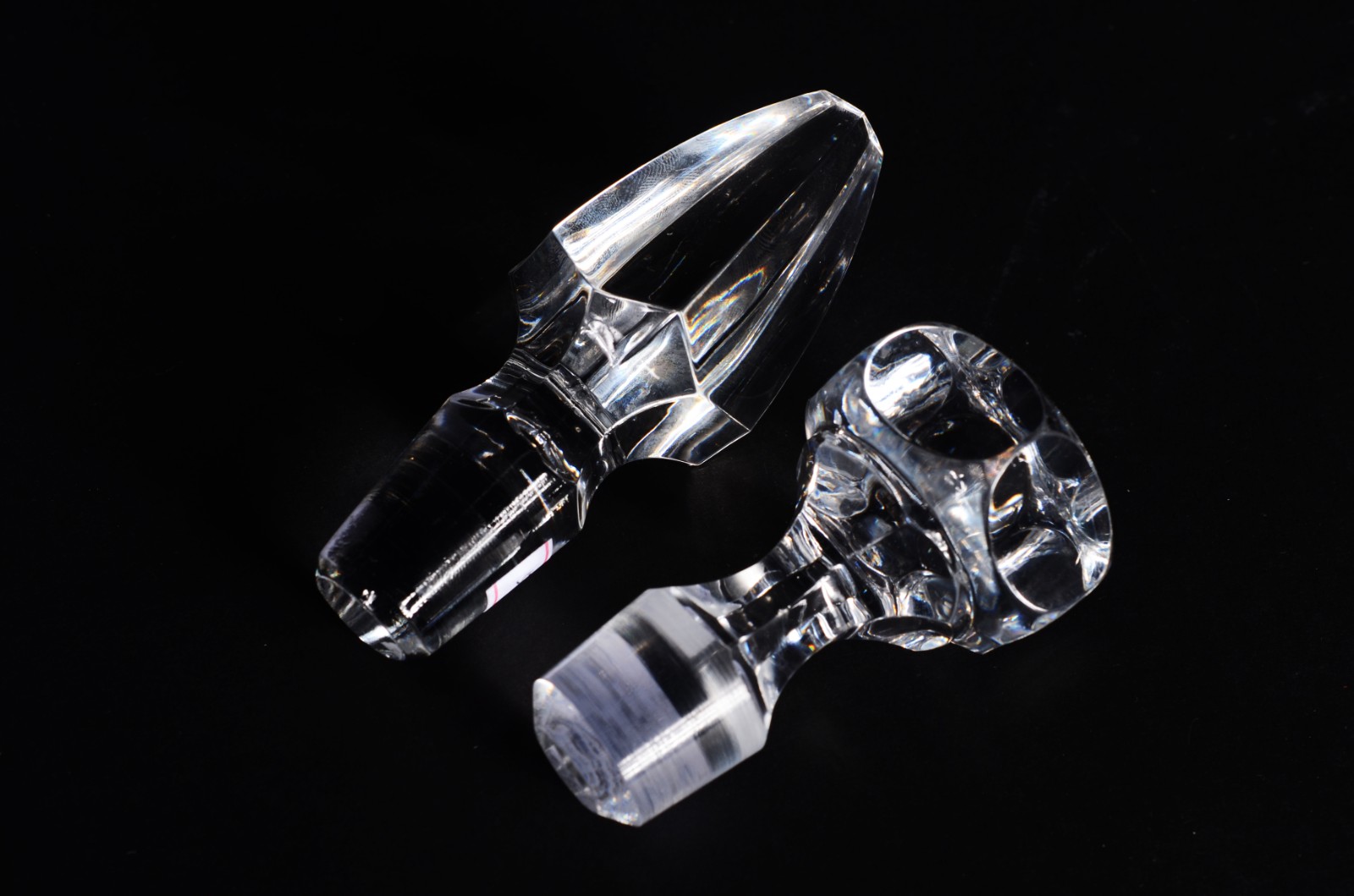 Duas garrafas de cristal europeu, diversos formatos e lapidações. - foto 7 de 10