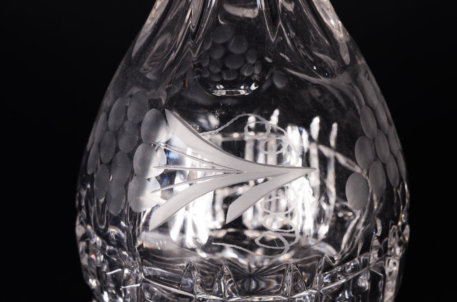 Garrafa de cristal europeu lapidado. - foto 6 de 8