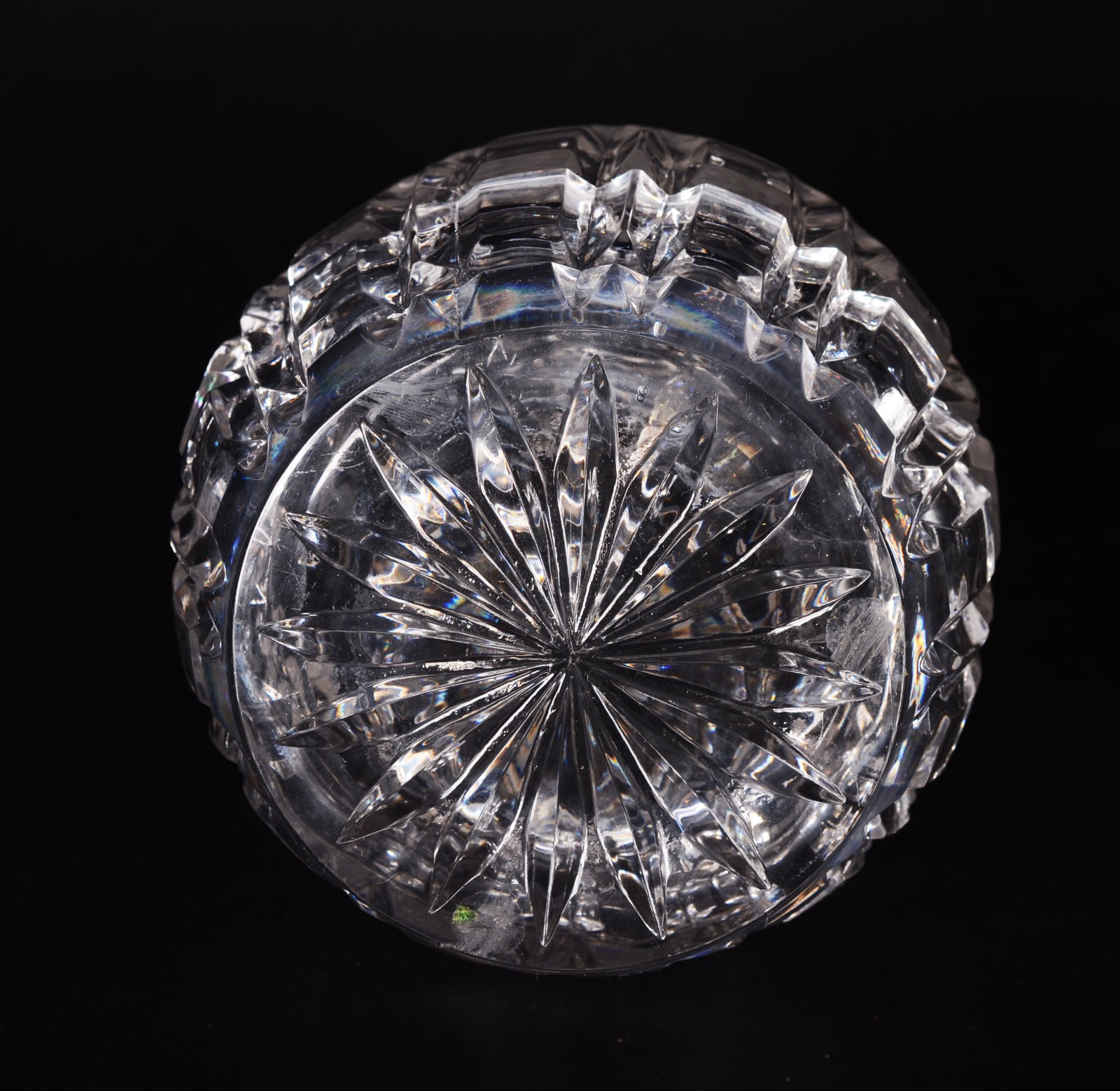 Garrafa de cristal europeu lapidado. - foto 8 de 8