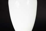 Vaso decorativo de vidro leitoso branco. - Vaso decorativo de vidro leitoso branco.