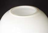 Vaso decorativo de vidro leitoso branco. - Vaso decorativo de vidro leitoso branco.
