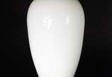 Vaso decorativo de vidro leitoso branco. - Vaso decorativo de vidro leitoso branco.